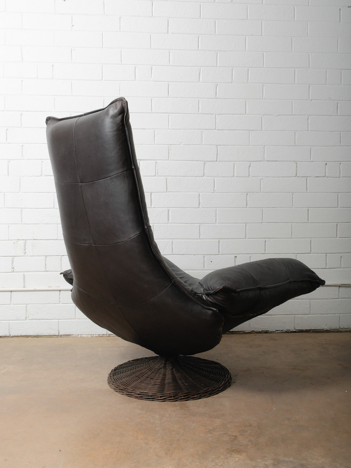 Gerard Van Den Berg “Wammes” Swivel Lounge Chair for Montis | 1970s Dutch Modern Leather Chair