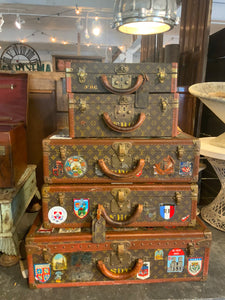 suitcase vintage louis