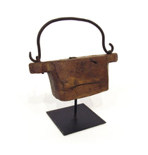 Load image into Gallery viewer, Vintage Spice Purse on Stand